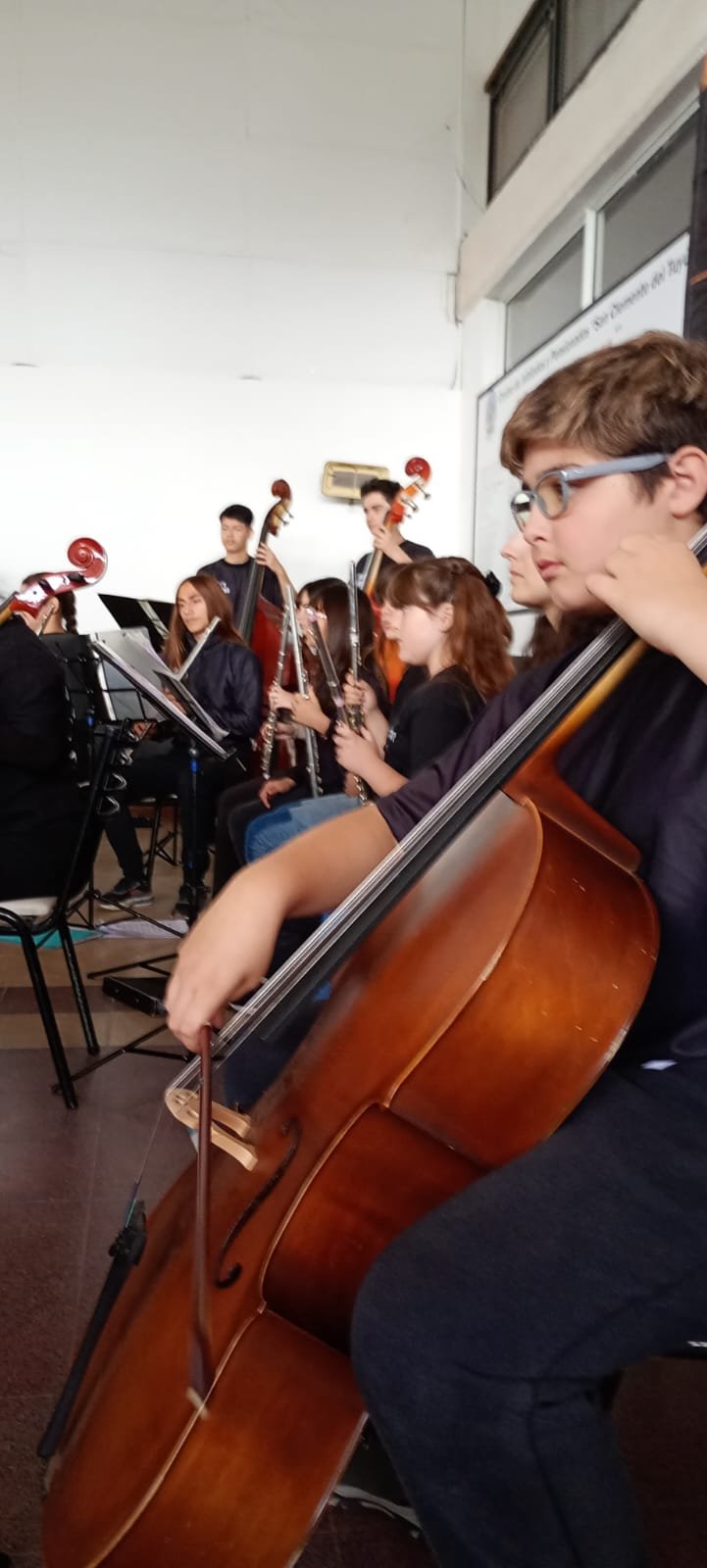 La Orquesta Sonidos del Mar cerró el año con un conmovedor concierto junto a la comunidad