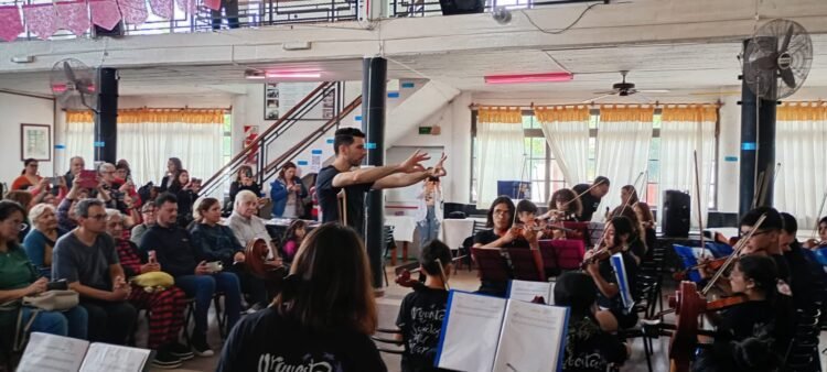 La Orquesta Sonidos del Mar cerró el año con un conmovedor concierto junto a la comunidad