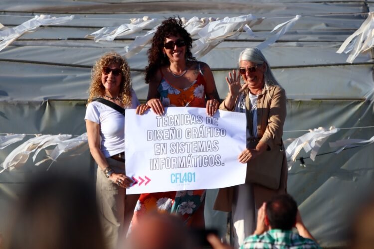 Más de 900 alumnas y alumnos recibieron su título este miércoles en el Centro de Formación Laboral 401