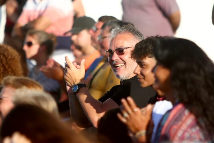 Más de 900 alumnas y alumnos recibieron su título este miércoles en el Centro de Formación Laboral 401