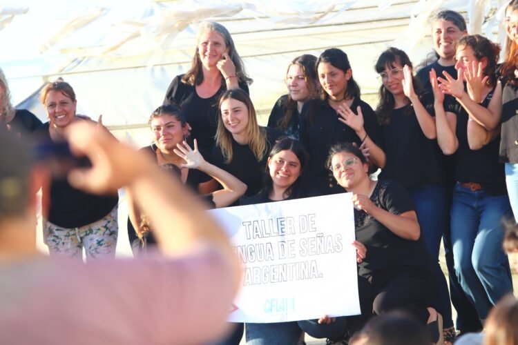 Más de 900 alumnas y alumnos recibieron su título este miércoles en el Centro de Formación Laboral 401