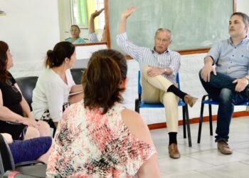 Juan de Jesús visitó el CAPS del barrio San Martín y destacó la importancia del vínculo con la comunidad