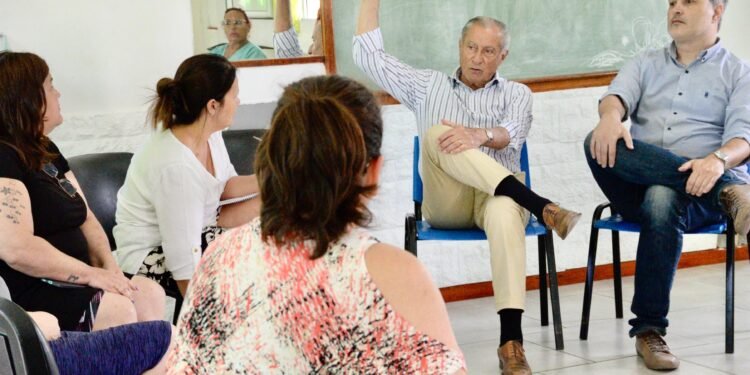 Juan de Jesús visitó el CAPS del barrio San Martín y destacó la importancia del vínculo con la comunidad