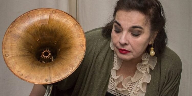 Teatro: Sonia Echeverría presenta “La suerte de la fea”