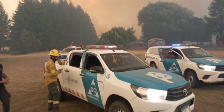 Bomberos voluntarios de La Costa se suman al combate contra incendios en El Bolsón
