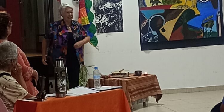 Arte en Las Toninas: Cierre a sala llena de la muestra “Embarcados en un viaje anticolonial”