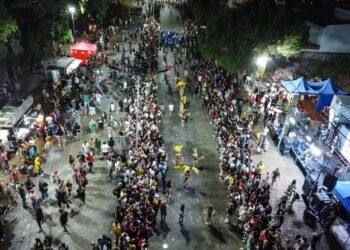San Clemente del Tuyú celebró sus corsos con una gran convocatoria y el regreso a su histórico recorrido