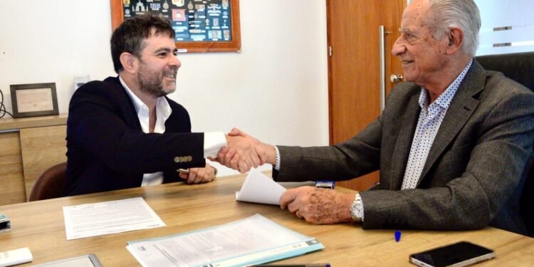 La Municipalidad de la Costa firmó un convenio con la empresa Edea para dictar un curso de electricidad en el CFL N°401