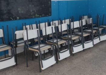 El municipio refuerza el equipamiento escolar con restauración y entrega de mobiliario