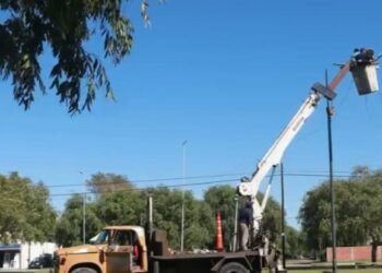 Nueva iluminación en la Plaza de las Provincias de Mar de Ajó