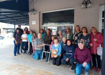 Familias Pioneras de San Clemente del Tuyú reinstalan placa tras 70 años