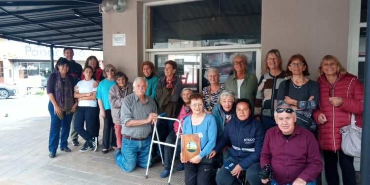 Familias Pioneras de San Clemente del Tuyú reinstalan placa tras 70 años