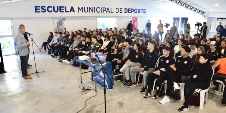 La Costa impulsa el futuro del deporte con una capacitación a cargo del profesor Horacio Anselmi en Santa Teresita
