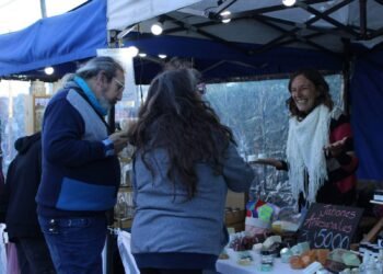 Ferias artesanales y productivas en todo el distrito.