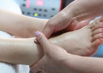 Jornada de cuidados y belleza para pies y manos de pacientes oncológicos