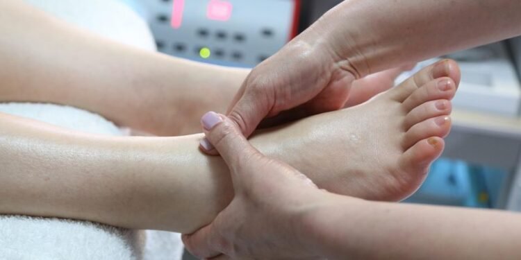 Jornada de cuidados y belleza para pies y manos de pacientes oncológicos