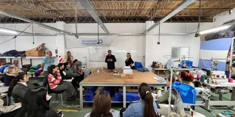 Comenzaron las capacitaciones para el desarrollo de la industria textil local