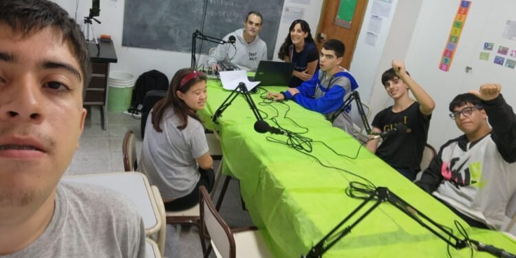 Las escuelas especiales del distrito ya tienen su propia radio escolar online