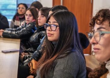La Costa acompaña a estudiantes de Trabajo Social que representarán al distrito en un encuentro regional