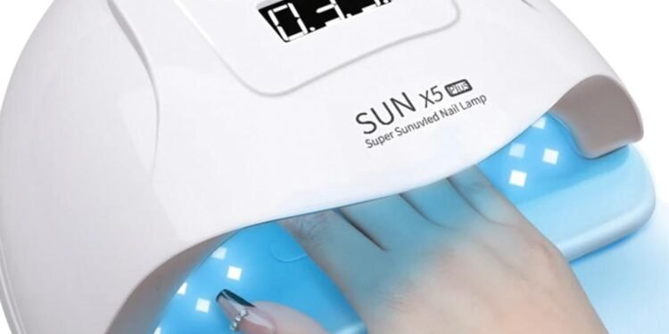 Cuidar la salud también está en tus manos: recomendaciones dermatológicas sobre el uso de lámparas para uñas