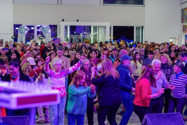 La Fiesta Provincial del Alfajor Costero volvió a convocar a miles de personas en su 11° edición