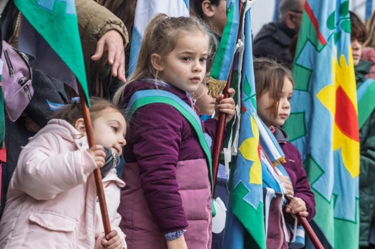 Día de la Independencia en La Costa: Juan llamó a defender la educación, el trabajo y la democracia