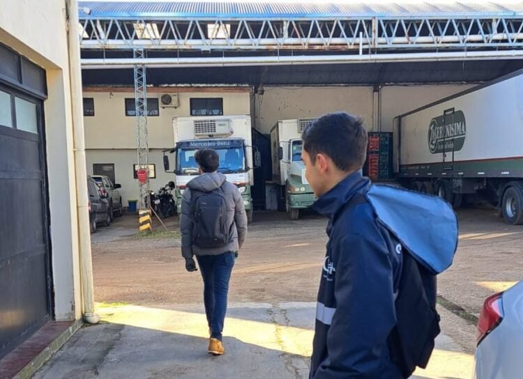 Visita práctica y educativa al depósito de una empresa láctea de alumnos de la especialidad “Tecnología de los alimentos”