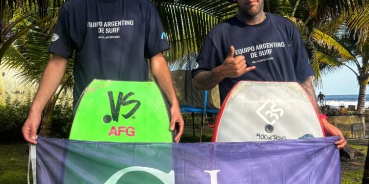 Los costeros Pablo Machado y Gonzalo Bernardo ya están en Guatemala para participar en los Juegos Panamericanos de Surf
