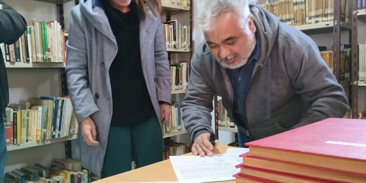 En San Clemente del Tuyú se firmó acta para la reapertura de la Biblioteca Juan Salvador Gaviota