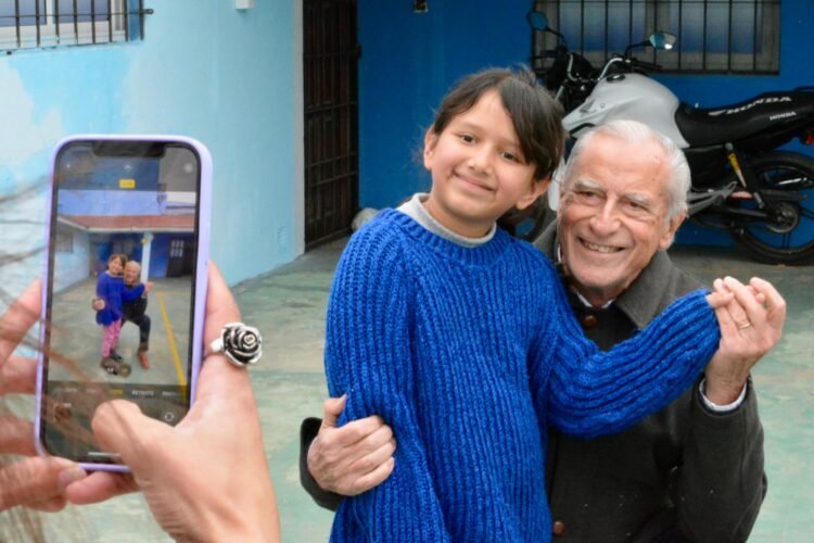 Entrega de diplomas del Plan Fines en Mar de Ajó: acompañamiento comunitario y nuevos sueños cumplidos