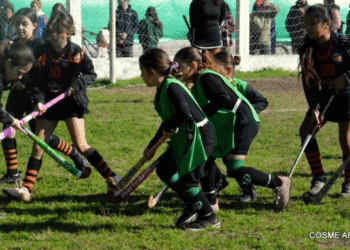 El hockey sobre césped llegó al Club Cosme Argerich de San Clemente del Tuyú