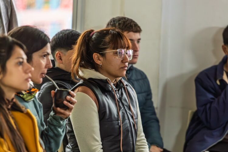 La Municipalidad acompaña al Instituto 186 con equipamiento deportivo y proyectos para fortalecer la formación docente