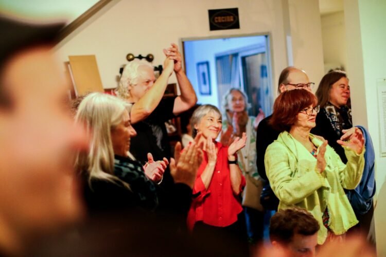 Se inauguró la muestra «Huellas de un caudal» en Santa Teresita