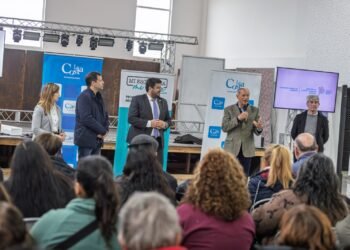 Emocionante entrega de escrituras a más de 270 familias costeras