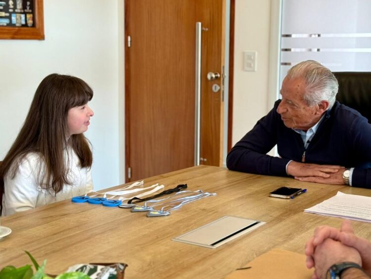 Reconocimiento a Clara Lagos: De La Costa al Seleccionado Argentino Junior y Campeona Nacional en Natación Adaptada