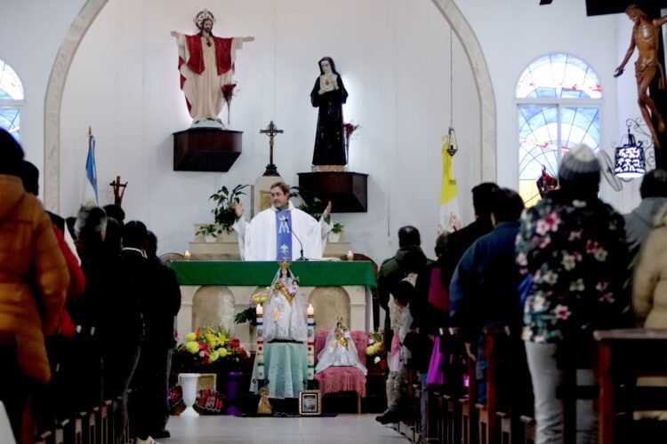 Celebración en honor a la Virgen de Urkupiña en Mar de Ajó Norte
