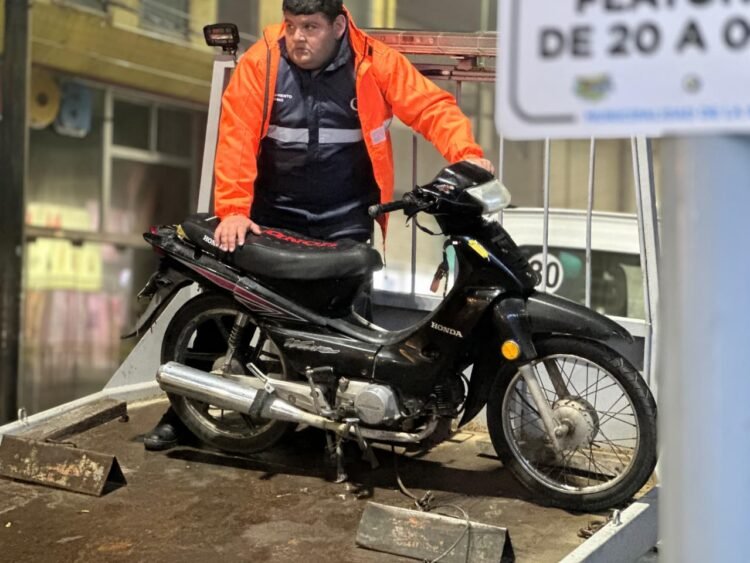 Operativo masivo de control de motos con escapes modificados en La Costa