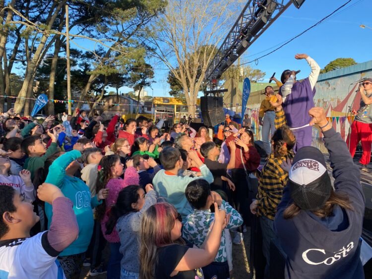 Con shows y actividades al aire libre, se celebró la llegada de la primavera en San Bernardo