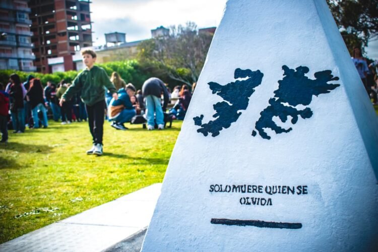 Santa Teresita vivió una multitudinaria y emotiva 11.ª edición de Mar de Lápices