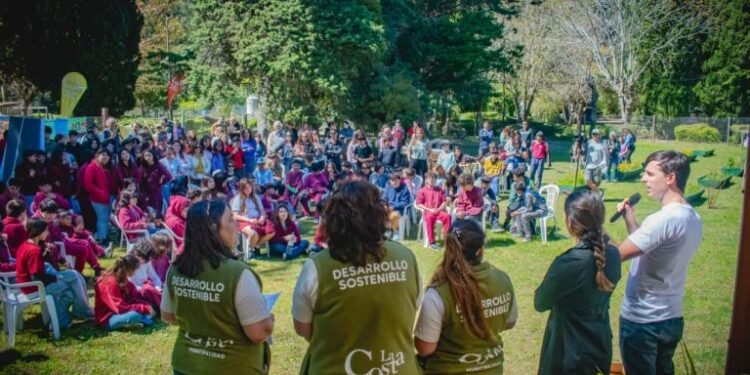 El Programa de Jura Ambiental finalizó una nueva edición con una fuerte participación de escuelas y organizaciones del distrito, en una propuesta que promueve el compromiso ambiental de las juventudes y de toda la comunidad.