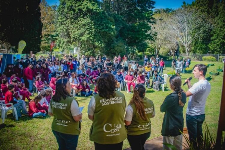 El Programa de Jura Ambiental finalizó una nueva edición con una fuerte participación de escuelas y organizaciones del distrito, en una propuesta que promueve el compromiso ambiental de las juventudes y de toda la comunidad.