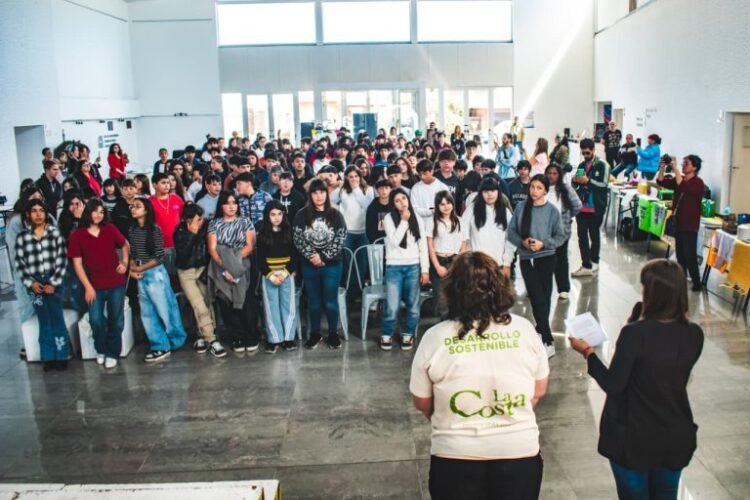 El Programa de Jura Ambiental finalizó una nueva edición con una fuerte participación de escuelas y organizaciones del distrito, en una propuesta que promueve el compromiso ambiental de las juventudes y de toda la comunidad.