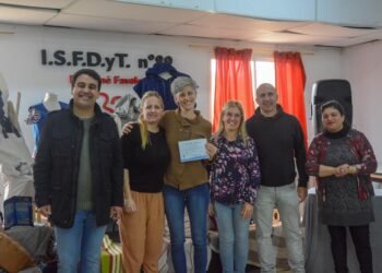 Nuevos egresados recibieron sus diplomas de la formación textil en La Costa