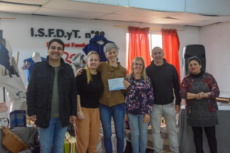 Nuevos egresados recibieron sus diplomas de la formación textil en La Costa