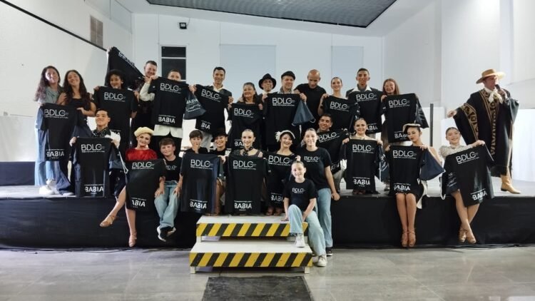 El Ballet Municipal de La Costa presentó “Por vos, Argentina” en Mar de Ajó antes de su gira internacional por México