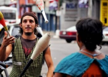 Está abierta la inscripción para artistas callejeros de la temporada 2026 en La Costa