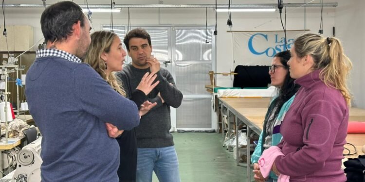 El Ministerio de Mujeres y Diversidad bonaerense destacó la experiencia del Polo Textil Municipal de La Costa