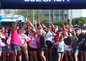 Jornada intergeneracional de caminata comunitaria en Nueva Atlantis