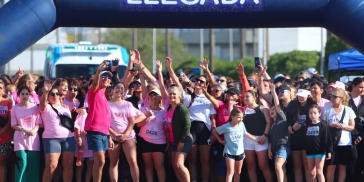 Jornada intergeneracional de caminata comunitaria en Nueva Atlantis