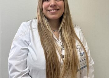 Atención especializada para pacientes con enfermedad de Parkinson en el Hospital Municipal de Mar de Ajó